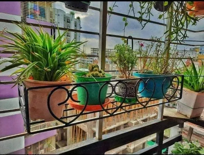Planter%20Stand%20Flower%20Pot%20Stand%20For%20Balcony%20Grill%20Rack-26%20X%208%20X%204%20inches%20stand%20-%20Image%204