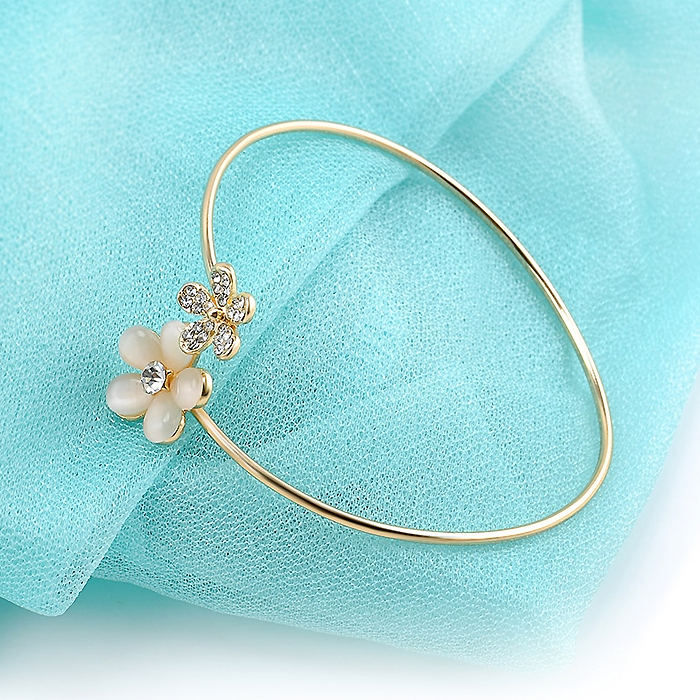 Bracelet%20Bf-01G%20Golden%20Flower%20Bracelet%20For%20Women%20-%20Bracelet%20For%20Women%20-%20Image%203