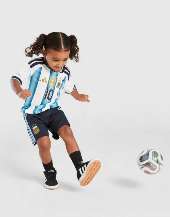 Argentina%20FIFA%20World%20Cup%202026%20Official%20Premium%20Quality%20Home%20kits%20For%20Kids%20Jersey%20(Full%20Set)%20-%20Image%202