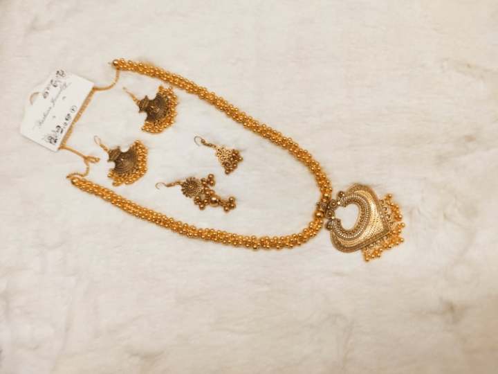 Beautiful%20jewellery%20Set%20for%20Women%20Or%20Girls.%20Pearl%20With%20Golden%20Plated%20Necklaces%20And%20Earrings%20Set.%20Gift%20set.%20wedding,%20parties,%20special%20events.%20Model:P20-2.%20-%20Image%205