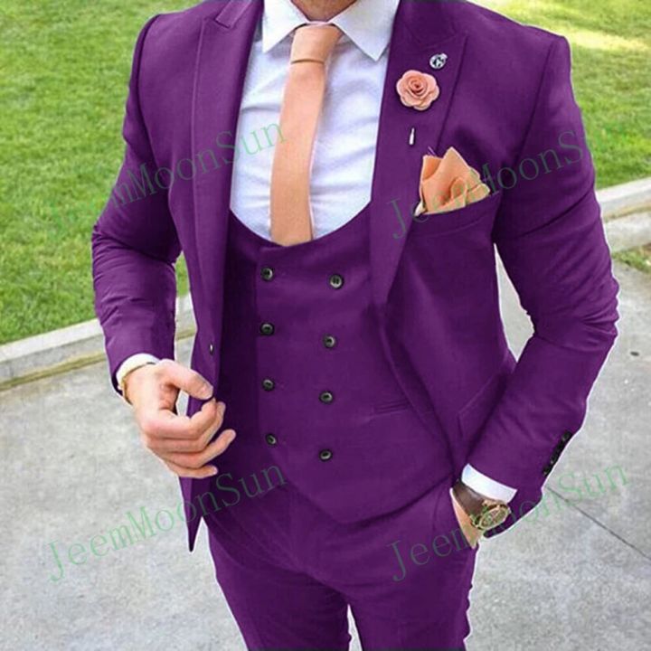 New%20Tailor%20Made%20Peak%20Lapel%20Burgundy%20Men%20Suits%202022%20Slim%20Fit%20Groom%20Tuxedo%203%20Piece%20Male%20Blazer%20+Pant+Vest%20Costume%20Homme%20Mariage%20-%20Image%204