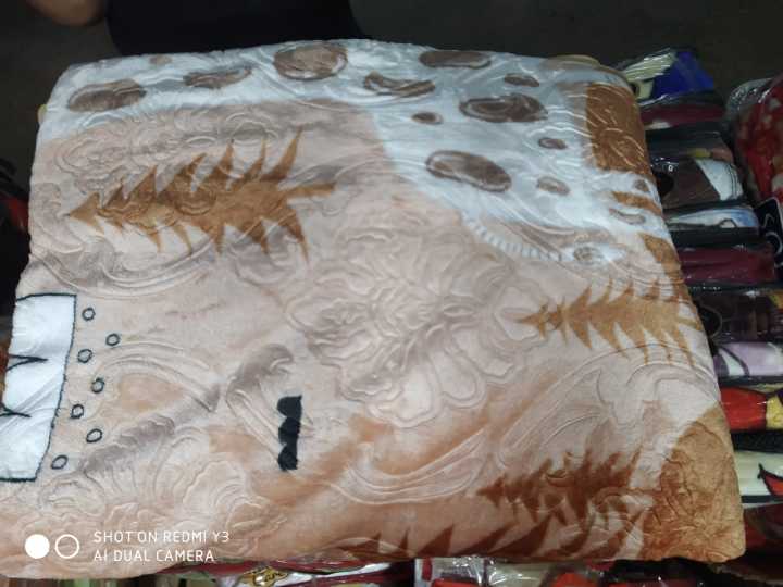 Microfiber%20Blanket%20-%20(66%E2%80%9D%20x%2090%E2%80%9D%20Inch)%20-%20Image%202