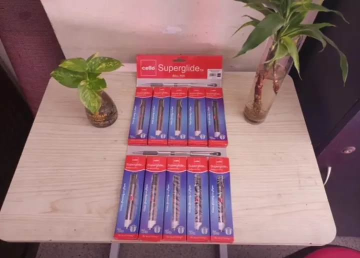 Cello%20Superglide%20Pen%20Black%20Ink%20(10%20Pens)%20-%20Pen%20-%20Image%203