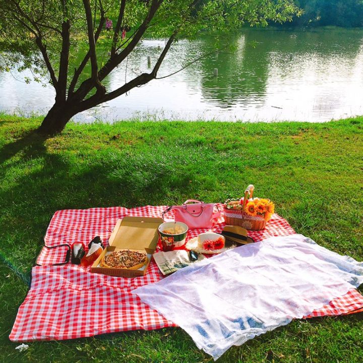 Country%20Style%20Wicker%20Picnic%20Basket%20Hamper%20with%20Lid%20and%20Handle%20&%20Liners%20for%20Picnics,%20Parties%20and%20BBQs%20-%20Image%205