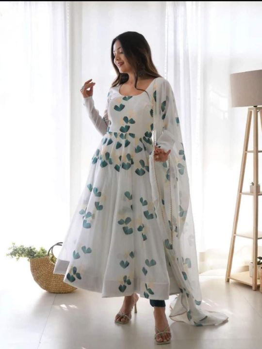 Indian%20Georgette%20Gown%20Three%20Pieces%20Dress%20For%20Women%20-%20White%20and%20Green%20-%20Suitable%20for%20all%20Seasons%20and%20Occasins%20-%20Image%202