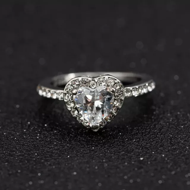Diamond%20Cut%20Zirconia%20Heart%20Shape%20Ring%20-%20Image%203