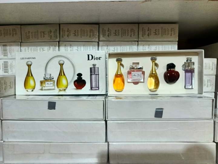 Ladies%20perfume%20of%20fresh%20light%20fragrance%20sweetheart%20miss%20True%20me%20eau%20de%20toilette%203%20in%201%20Set%20Pocket%20Perfume%20For%20All%2025Ml*3=75%20ML%20-%20Image%205