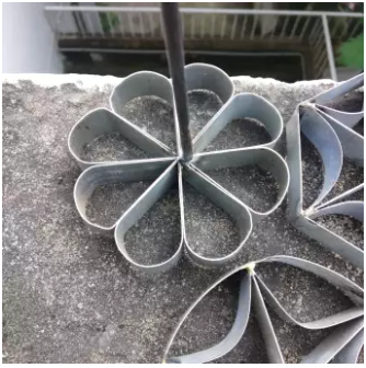 Steel%20Cake%20Dies%20-%20Complete%20Cake%20Decoration%20Tool%20Set%20-%20Includes%203%20Essential%20Pieces%20For%20Professional%20Finishing%20Touches%20-%20Image%204