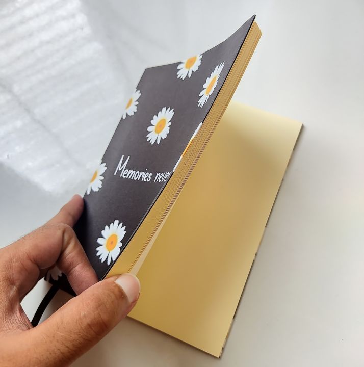 Memories%20never%20die%20Notebook%20(blank%20pages,19cm/14cm%20size,120%20pages)%20-%20Image%204
