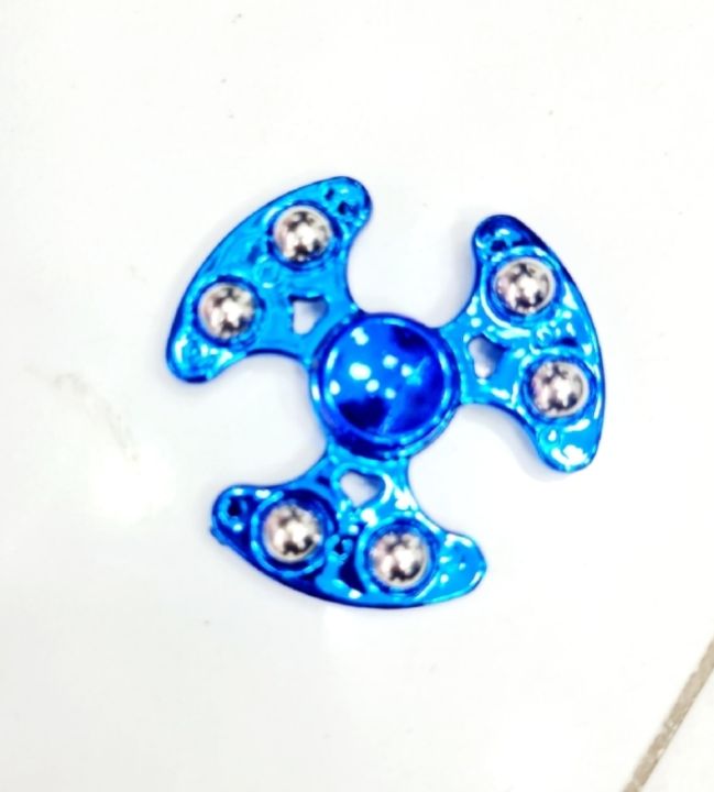 FRIDGET%20SPINNER%20Fidget%20Spinner%20Stress%20Reducer%20Toy-Multi%20Design%20Fidget%20Spinner%20Stress%20Reducer%20Toy%20-%20White%20and%20Black%20-%20Image%202