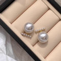 Pearl earrings women's stud earrings are niche and unique high-end earrings high-end autumn and winter new big pearl earrings. 
