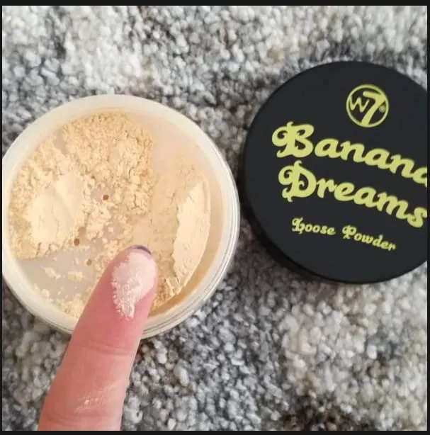 Banana%20Dream%20Loose%20Powder/%20W7%20Banana%20Dreams%20Loose%20Face%20Powder%20-%20Image%203