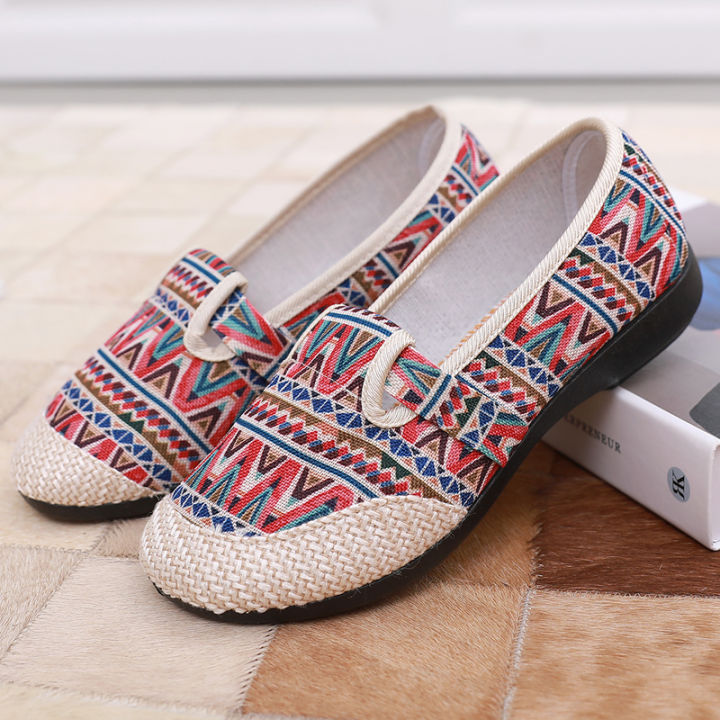 5Yuan%20Welfare%20Summer%20Old%20Beijing%20Cloth%20Shoes%20Women's%20Shoes%20Slip-on%20Breathable%20Spring%20and%20Autumn%20Shoes%20Soft%20Bottom%20Middle-Aged%20and%20Elderly%20Flat%20Shoes%20-%20Image%204