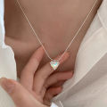 Xiaohongshu has the same niche design, versatile pearl necklace, women's fashion temperament, clavicle chain, non-fading sweater necklace. 