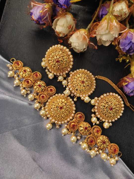 Exclusive%20Design%20Choker%20Set%20-%20Image%202