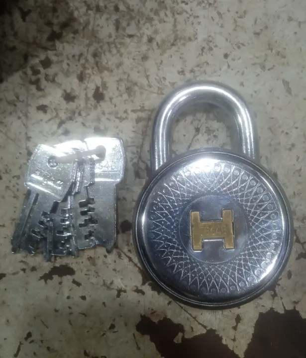 Hilam%20tarzan%20lock,%20hilam%20tala:%2068mm%20with%208%20levers%20heavy%20duty%20reliable%20security%20lock%20-%20Image%202