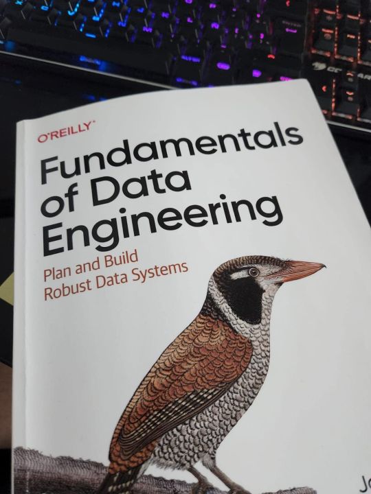 Fundamentals%20of%20Data%20Engineering:%20Plan%20and%20Build%20Robust%20Data%20Systems%20by%20Joe%20Reis%20and%20Matt%20Housley%20-%20Image%203