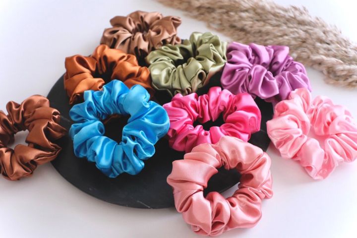 2%20Pcs%20%20helpful%20%20Silk%20Scrunchie%20Hair%20Band%20Bracelet%20Set%20For%20Grils%20-%20Image%208