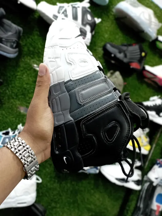 Men's%20shoes%20nikee%20Air%20More%20Uptempo%20Sneakers%20black%20and%20white%20-%20Sneakers%20-%20Image%203