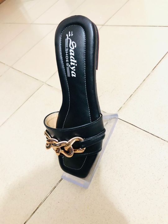Girls%20Flat%20Casual%20Chain%20Design%20Slippers%20Sandals%20-%20Ladies%20Slim%20Shoes%20-%20Womens%20Fashionable%20Slips%20On-%20Chain%20Slipper%20-%20Image%2010