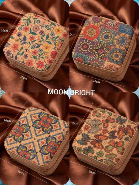 All%20Season%20Compact%20Travel%20Jewellery%20Box%20%E2%80%93%20Premium%20Velvet%20&%20PU%20Leather%20Organizer%20for%20Earrings,%20Necklaces%20and%20Rings%20-%20Image%204