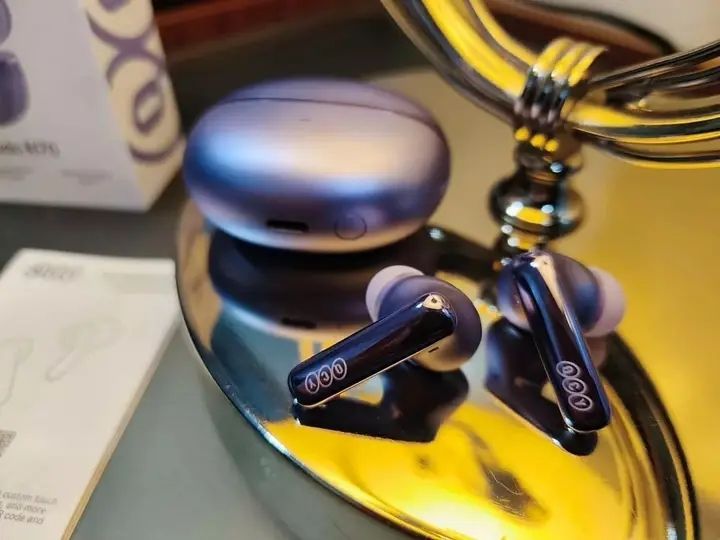 QCY%20MeloBuds%20N70%20%E2%80%94%20Flagship%20ANC%20Hi-Res%20Wireless%20Earbuds%20-%20Image%202
