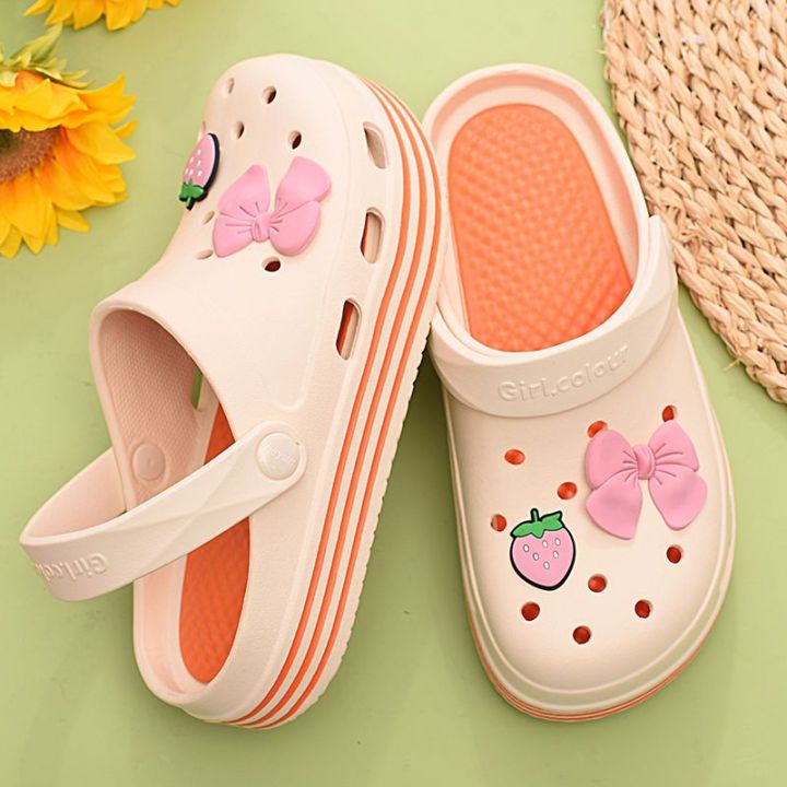 Women's%20Hole%20Shoes%20Summer%20Thick%20Bottom%20for%20Outdoors%20Cute%20Non-Slip%20Soft%20Bottom%20Comfortable%20Toe%20Cap%20Slipper%20Student%20Korean%20Style%20Beach%20Slippers%20-%20Image%202