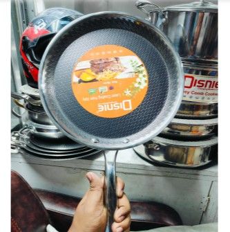 Multi-purpose%20useable%20Premium%20Honeycomb%20Frypan%20(Disney%20Italy)%20-%20Image%203