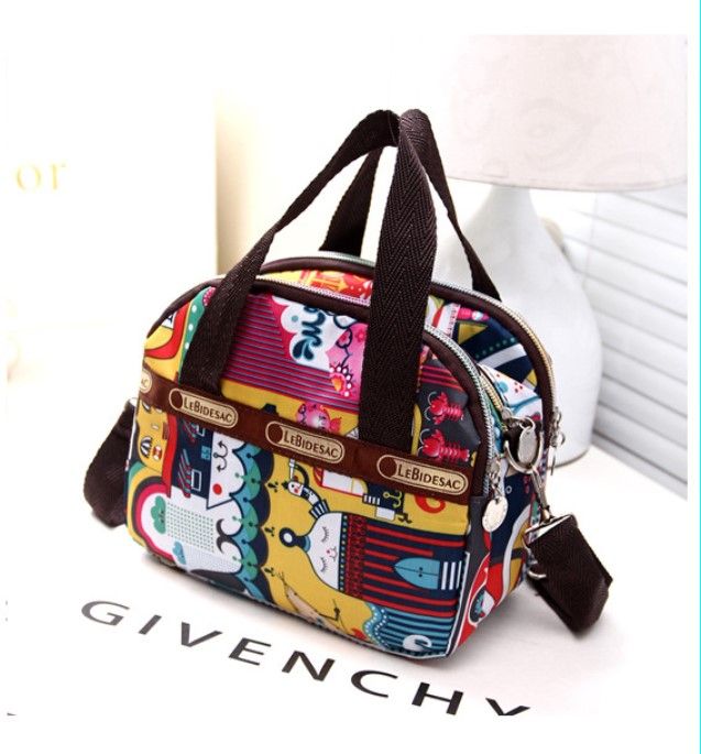 Stylish%20carrying%20side%20bag%20for%20female%20-%20Image%202