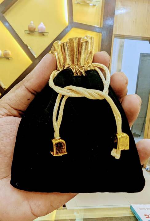 Royal%20Velvet%20Gift%20Pouch%20Bag%204/5%20Inch%20%E2%80%93%20Premium%20Soft%20Velvet%20Pouch%20with%20Golden%20Drawstring%20%7C%20Ideal%20for%20Perfume,%20Jewelry,%20Wedding%20&%20Gift%20Packaging%20(Red%20&%20Black%20Colors)%20-%20Image%202