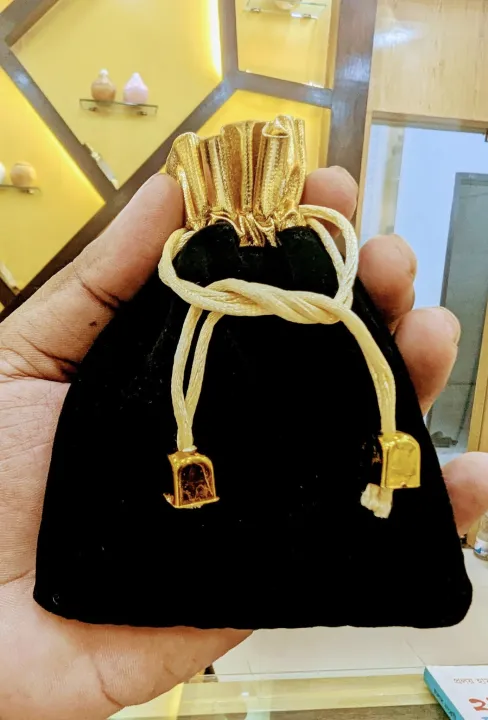 Royal%20Velvet%20Gift%20Pouch%20Bag%204/5%20Inch%2010pc%20%E2%80%93%20Premium%20Soft%20Velvet%20Pouch%20with%20Golden%20Drawstring%20%7C%20Ideal%20for%20Perfume,%20Jewelry,%20Wedding%20&%20Gift%20Packaging%20(Red%20&%20Black%20Colors)%20-%20Image%203