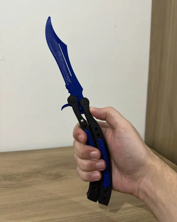 CS2%20Butterfly%20Knife%20Replica%20-%203D%20Printed%20Unsharpened%20Prop%20for%20Cosplay%20and%20Gaming%20Decor%20with%20Smooth%20Flipping%20Mechanism%20-%20Image%204