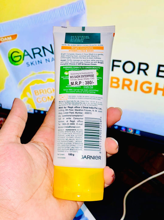 Garnier%20Bright%20Complete%20Vitamin%20C%20Face%20Wash%20(100%25%20Original)%20-%20Image%203