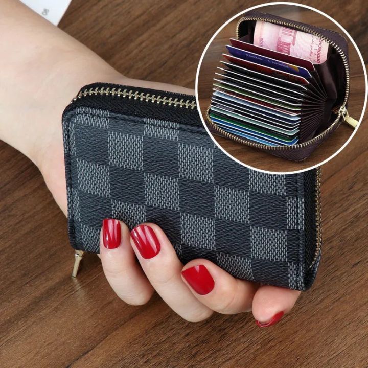Dedit%20Or%20Credit%20Card%20Holder%20With%20Wallet%20for%20Men%20And%20Women%20-%20Image%203