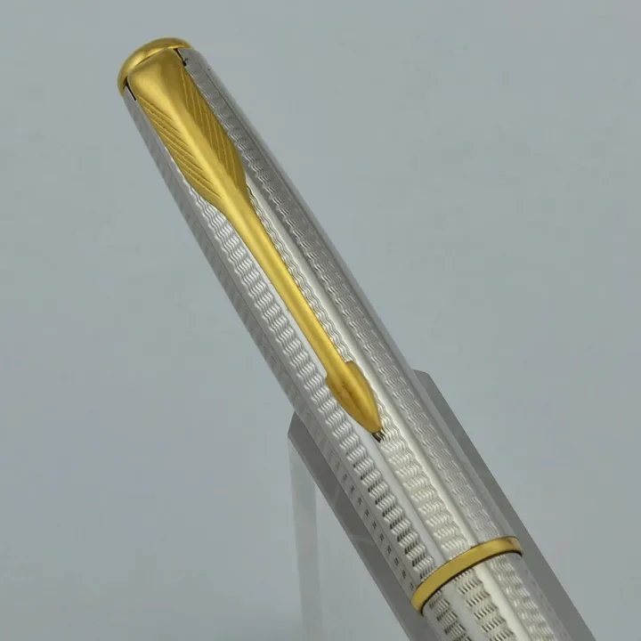Parker%20Sonnet%20Fountain%20Pen%20(1993)%20-%20Cascade%20Silver%20GT,%20C/C,%20Medium%20Nib%20(Near%20Mint,%20Works%20Well)%20-%20Image%202