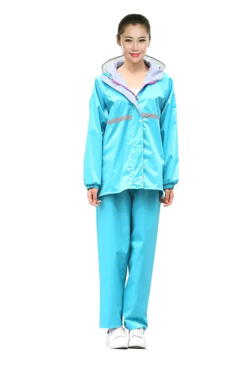 Commute%20with%20The%20Ultimate%20Raincoat%20Suit%20for%20Electric%20Bikes,%20Perfect%20for%20Single%20Person%20Use,%20Split%20Raincoat%20Design%20for%20Men%20and%20Wom%20-%20Image%207