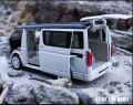 1:32 Toyota Hiace Van Diecasts Alloy Car Luxurious Simulation Toy Vehicles Metal Car 6 Doors Open Model Car Sound Light Toys For Gift.