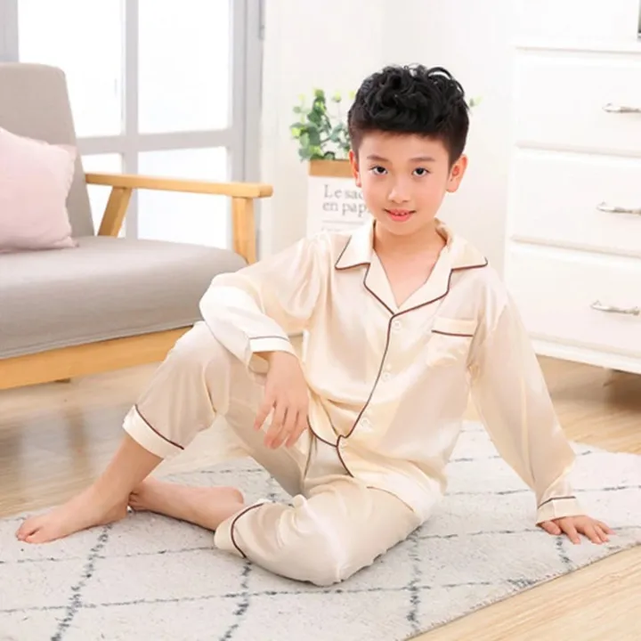 Nighttime%20Luxury:%20girls%20Pajama%20Set%20with%20Long%20Sleeves%20in%20Silk%20-%20Image%203