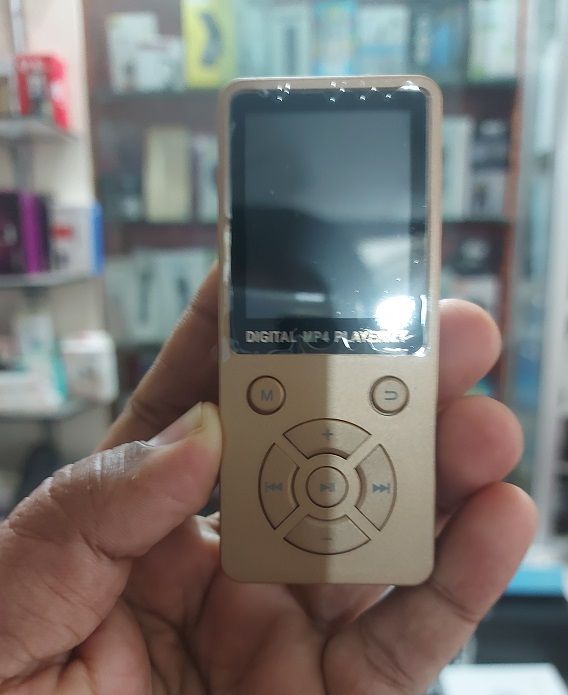 AR88%20Mp3%20Mp4%20Player%20LCD%20Display%20Supported%2032GB%20with%20FM%20-%20Image%205