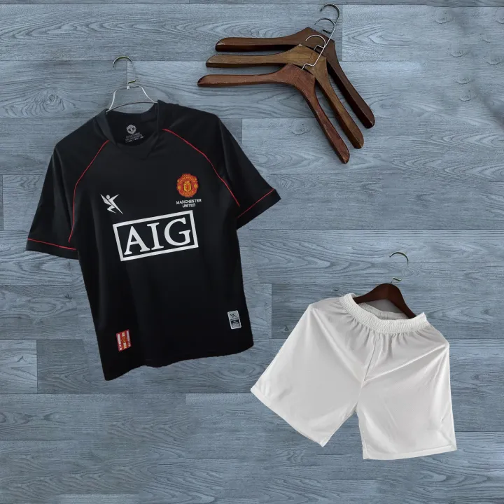 Man%20U%20Retro%20Jersey%20With%20Shorts%20-%20Player%20Edition%20Jersey%20-%20Man%20U%20FC%20-%20Home/Away%20Kit%20-%20Special%20Fan%20Version%20Retro%20Jersey%20With%20Shorts%20Club%20Jersey%202024/2025%20-%20Thai%20Fabrics%20-%20Short%20Sleeve%20-%20New%20Football%20Jersey%20-%20UEFA%20Champions%20League%202025%20Design%20-%20Premium%20-%20Image%204