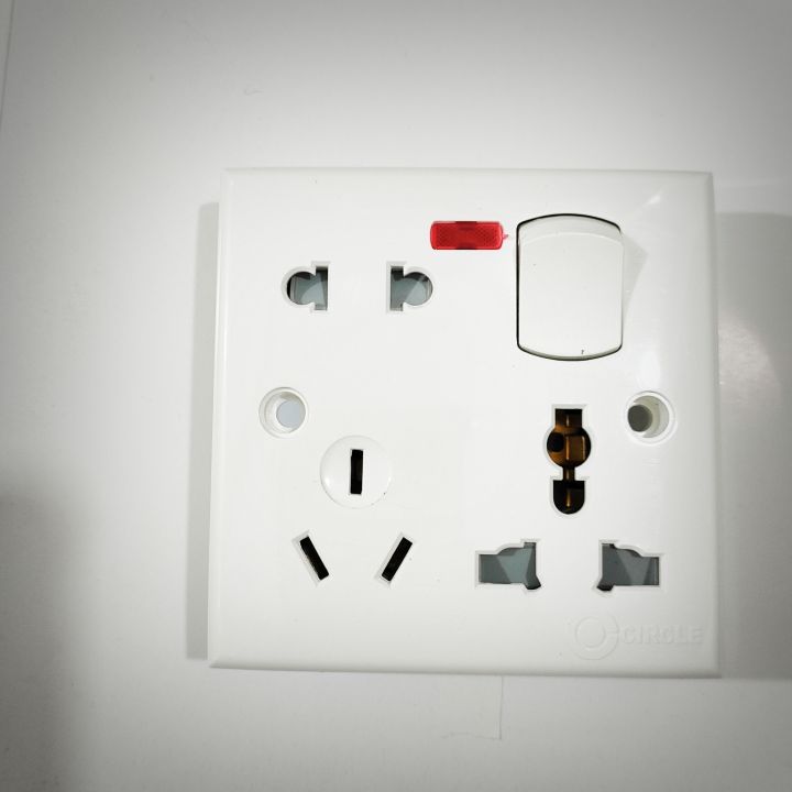 Circle%206%20Pin%20Socket%2013A%20With%20Switch%20-%20Image%205