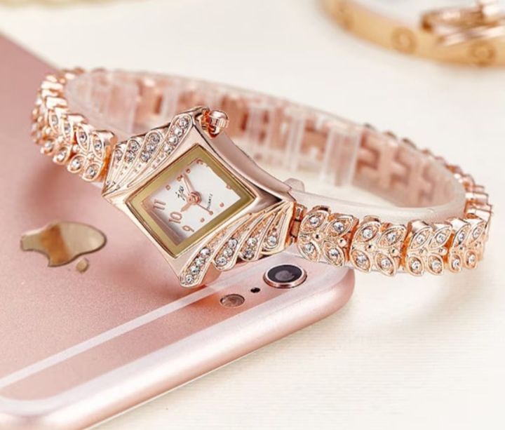 Analog%20stylish%20elegant%20watch%20for%20women%20-%20Rose%20gold%20-%20Image%202