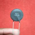 BLACK NTC 10D-20 20mm Leaded Epoxy Coated Thermistor Temperature Sensor NTC 10 Ohm Thermal Resistor 10 Ohm Thermistor 2 Pin Leads 10 Ohm NTC 10 Ohm Temperature Sensor.