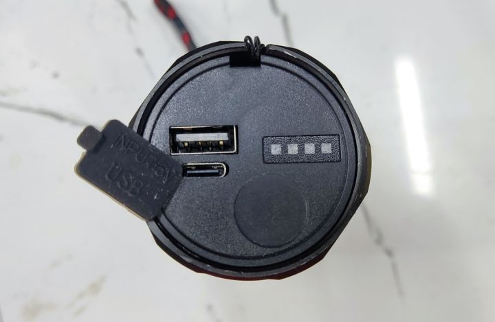 Brightenlux%20USB%20Rechargeable%20Emergency%20LED%20Torch%20Light,%20Lithium%20Battery%20Ipx6%20Waterproof%20T40%20Strong%20LED%20Flashlight%20-%20Image%207