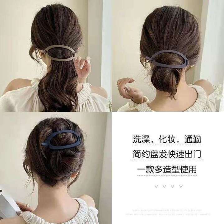 Korean%20version%20oval%20large%20straight%20buckle%20with%20a%20headband%20at%20back%20of%20the%20head%20pure%20color%20simple%20twist%20hair%20clip%20-%20Image%203