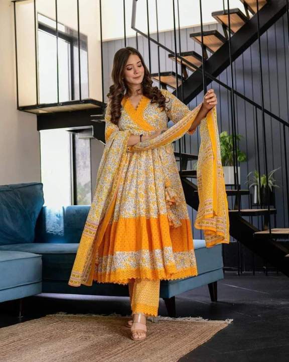 Stitched%20Online%20Hit%20designed%20Cotton%20Fabric%20Screen%20Print%20Stylist%20and%20Fashionable%20Gown%203%20piece%20long%20For%20Woman%20-%20Image%204