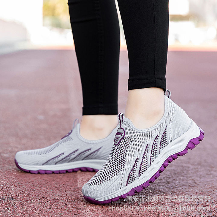 Spring old Beijing cloth shoes for the middle-aged and elderly breathable mesh mom shoes with a foot on the comfortable soft-soled granny shoes casual
