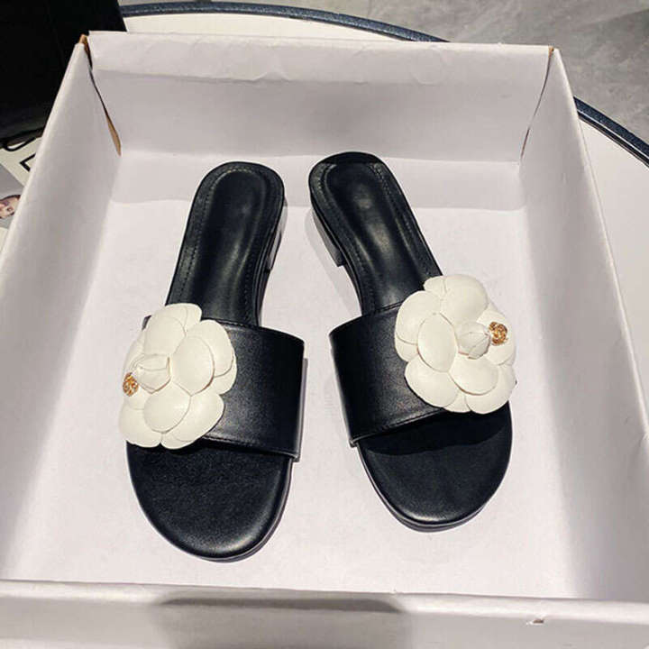 2024 New Xiaoxiangfeng Mountain Camellia Slippers Women's Bottom One line Fashion Outwear Beach Flat Heel Sandals