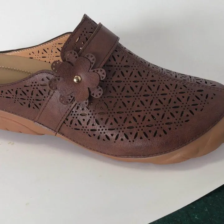 Factory%20direct%20foreign%20trade%20women's%20shoes%202023%20new%20flat%20bottom%20hole%20shoes%20independent%20station%20retro%20twisted%20Baotou%20women's%20half%20drag%20-%20Image%204