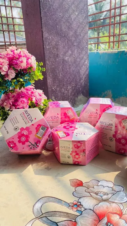 AVEDA%20whitening%20body%20cream%20for%20all%20type%20skin%20-%20Image%202